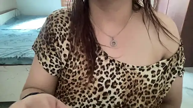 Snapshot of sassypooja chatting on 05-11-26, 04:29 sassypooja online show from 05-11-26, 04:29