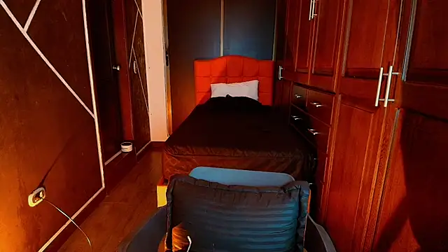 Snapshot of SexyNaf chatting on 03-06-25, 01:27 SexyNaf online show from 03-06-25, 01:27