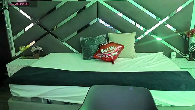 Snapshot of SexyNaf chatting on 10-11-25, 07:34 SexyNaf online show from 10-11-25, 07:34