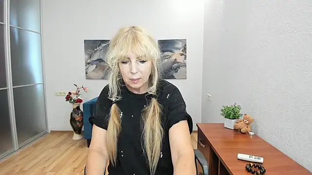 Snapshot of Anna_Diax chatting on 07-24-26, 11:52 Anna Diax online show from 07-24-26, 11:52