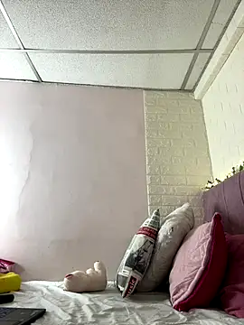 Snapshot of annaharper- chatting on 09-19-25, 04:51 annaharper- online show from 09-19-25, 04:51