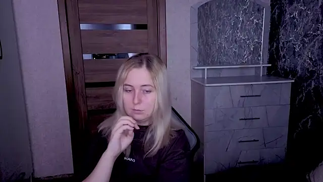 Kristy-Max online show from 05-25-26, 01:44