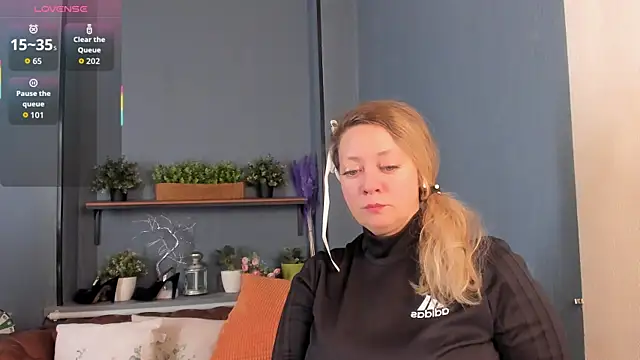 JesiaFoxi online show from 12-18-25, 09:37