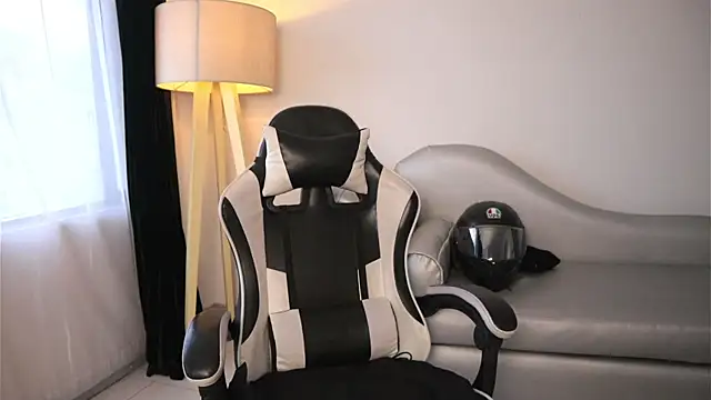 ashleyvalirya online show from 04-08-26, 07:47