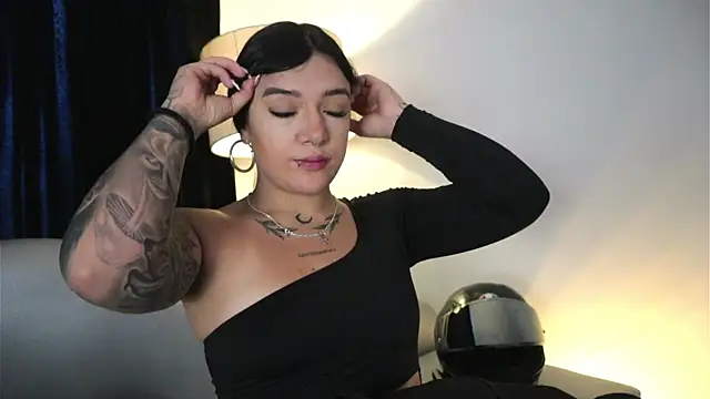 ashleyvalirya online show from 04-23-26, 07:49