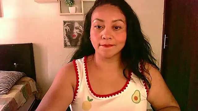 Snapshot of zaray_bella chatting on 07-27-26, 09:00 zaray bella online show from 07-27-26, 09:00