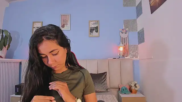 lyzzi smith01 online show from 01-28-25, 02:21