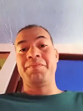 Snapshot of gustosito chatting on 10-31-25, 04:41 gustosito online show from 10-31-25, 04:41