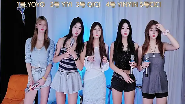 Snapshot of love_18_ chatting on 09-17-25, 09:11 love 18 online show from 09-17-25, 09:11