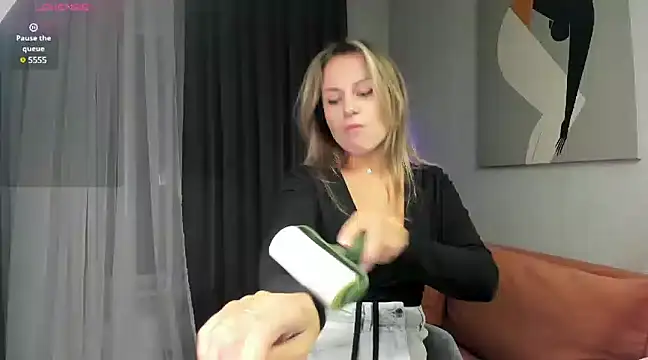  cometoseeme  online show from 12-08-24, 04:50