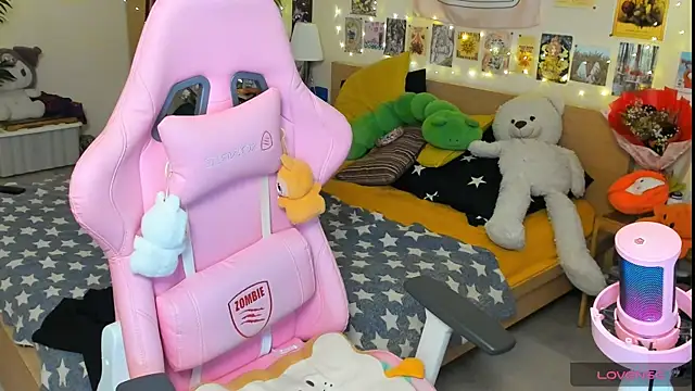 Snapshot of Sunny_Elly chatting on 06-18-26, 05:39 Sunny Elly online show from 06-18-26, 05:39