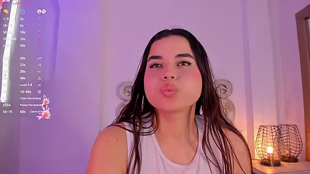 Snapshot of Victoria_vallejo_ chatting on 01-28-25, 02:53 Victoria vallejo  online show from 01-28-25, 02:53