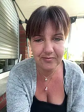 Snapshot of NatiLove35 chatting on 07-25-26, 05:38 NatiLove35 online show from 07-25-26, 05:38