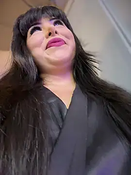 Snapshot of Alexa_Miss chatting on 10-24-25, 06:48 Alexa Miss online show from 10-24-25, 06:48