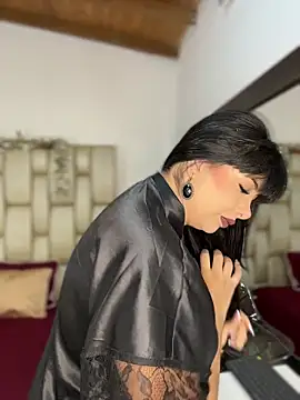 Snapshot of Alexa_Miss chatting on 11-08-25, 07:12 Alexa Miss online show from 11-08-25, 07:12