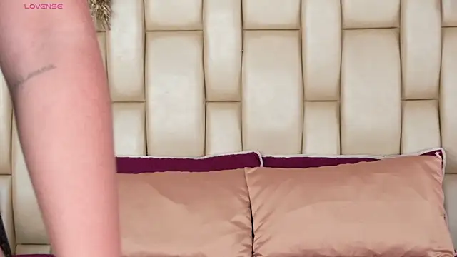 Snapshot of Alexa_Miss chatting on 11-16-25, 07:19 Alexa Miss online show from 11-16-25, 07:19