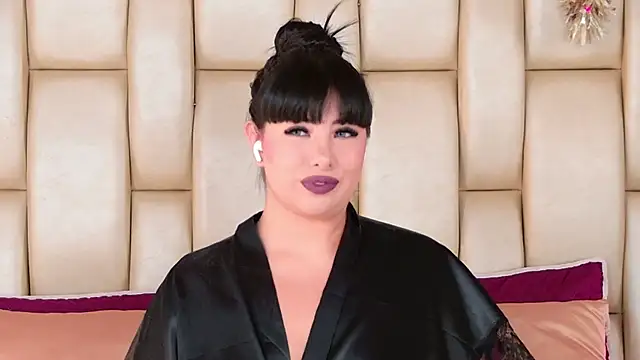 Snapshot of Alexa_Miss chatting on 12-13-25, 08:25 Alexa Miss online show from 12-13-25, 08:25