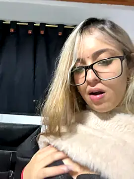 Isabella Foxx  online show from 11-08-25, 12:33