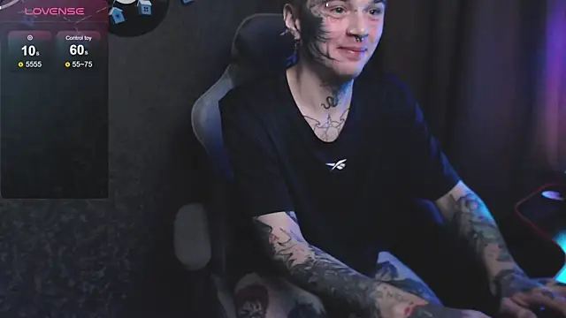 Snapshot of lonelycrystal chatting on 01-06-25, 08:18 lonelycrystal online show from 01-06-25, 08:18