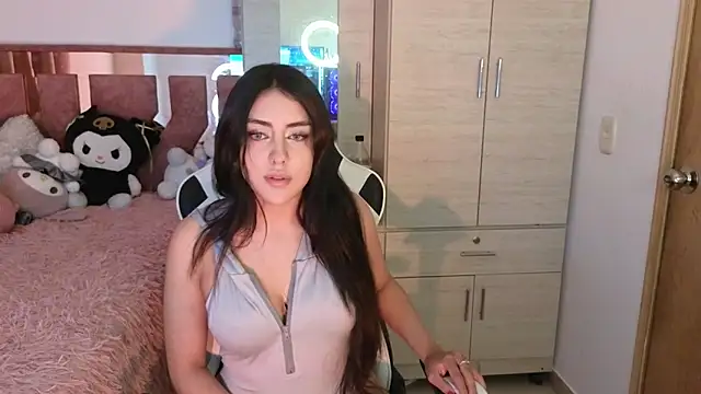 Snapshot of Angel_lusst chatting on 12-26-24, 06:09 Angel lusst online show from 12-26-24, 06:09