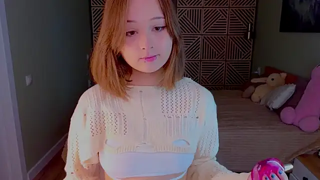 Mary uw online show from 06-23-26, 04:43