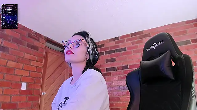 paulinabarnett- online show from 01-06-25, 01:42