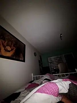 Snapshot of schlonzi81 chatting on 10-05-25, 09:45 schlonzi81 online show from 10-05-25, 09:45