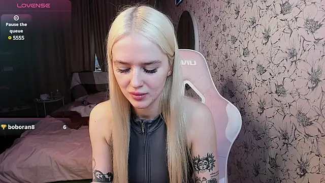 Snapshot of Healing__girl chatting on 02-01-25, 05:39 Healing  girl online show from 02-01-25, 05:39