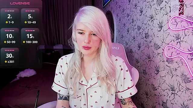 Snapshot of Healing__girl chatting on 03-03-25, 03:09 Healing  girl online show from 03-03-25, 03:09