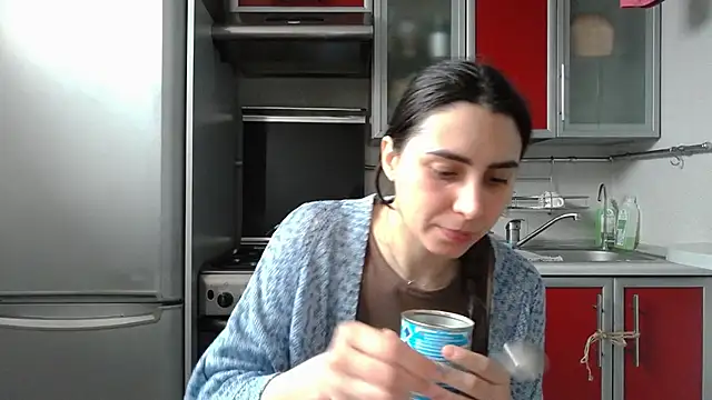 Snapshot of Kashtanka_ chatting on 03-04-25, 06:37 Kashtanka online show from 03-04-25, 06:37