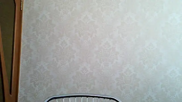 Snapshot of Kashtanka_ chatting on 10-17-25, 08:28 Kashtanka online show from 10-17-25, 08:28