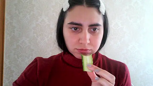 Snapshot of Kashtanka_ chatting on 10-20-25, 07:53 Kashtanka online show from 10-20-25, 07:53