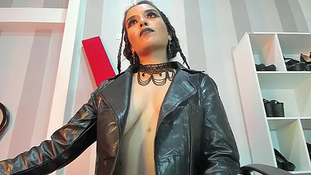 Snapshot of MeliizaQueen chatting on 02-08-25, 12:06 MeliizaQueen online show from 02-08-25, 12:06