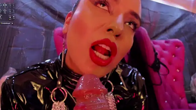 Snapshot of MeliizaQueen chatting on 10-24-25, 12:45 MeliizaQueen online show from 10-24-25, 12:45