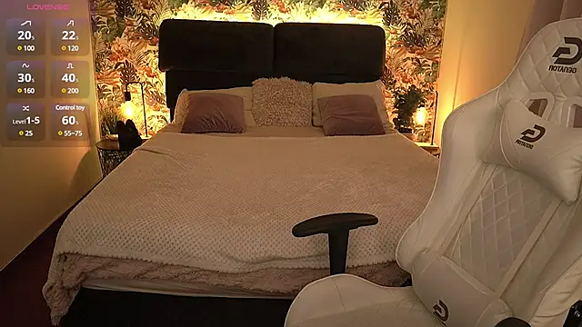 Alice Arwen online show from 02-08-25, 01:22