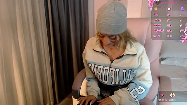 zoe jones13 online show from 02-18-25, 03:21