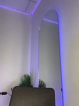 quianna  online show from 04-25-26, 05:43