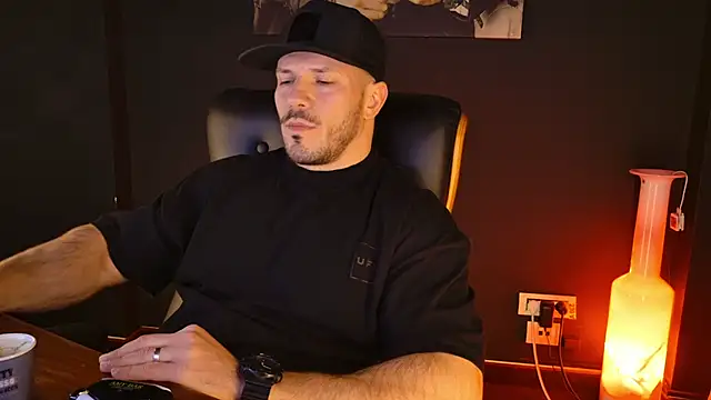 AngeloEric online show from 12-17-25, 02:23