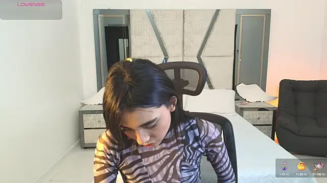 lilithTeen1  online show from 12-29-24, 02:00