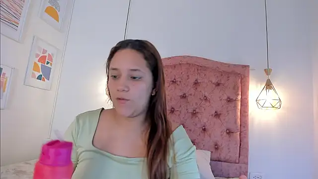 Snapshot of aprill21_ chatting on 12-06-24, 01:55 aprill21 online show from 12-06-24, 01:55