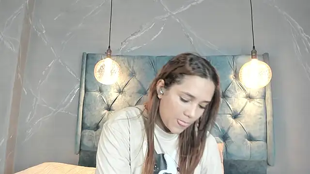 Snapshot of aprill21_ chatting on 12-14-24, 10:18 aprill21 online show from 12-14-24, 10:18