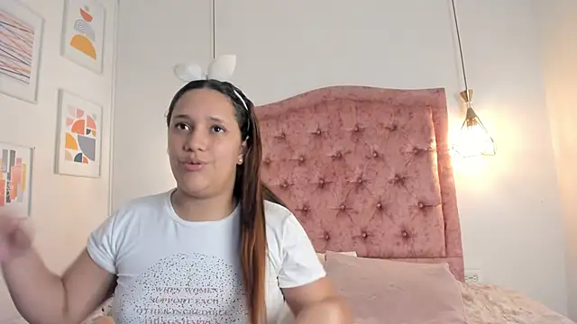 Snapshot of aprill21_ chatting on 02-24-25, 01:53 aprill21 online show from 02-24-25, 01:53