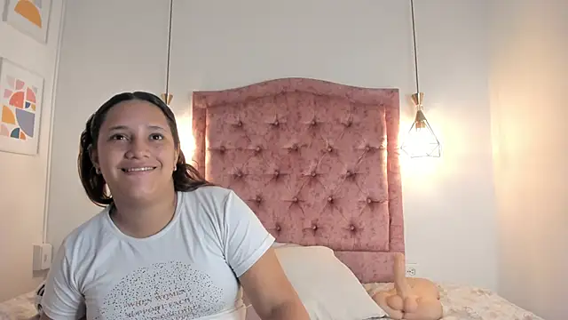 Snapshot of aprill21_ chatting on 03-01-25, 01:51 aprill21 online show from 03-01-25, 01:51