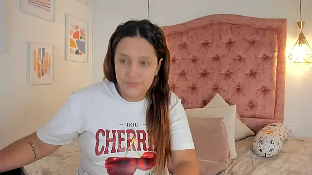 Snapshot of aprill21_ chatting on 03-17-25, 02:01 aprill21 online show from 03-17-25, 02:01
