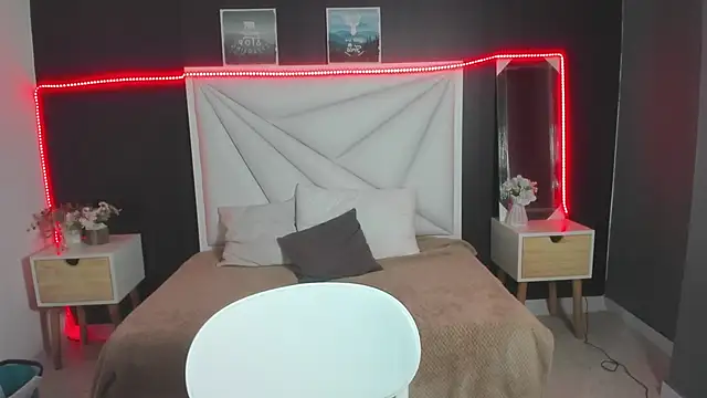 Snapshot of Lina_Castle chatting on 02-06-25, 01:16 Lina Castle online show from 02-06-25, 01:16