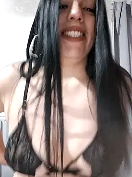 Snapshot of Paulitta- chatting on 05-25-26, 02:12 Paulitta- online show from 05-25-26, 02:12