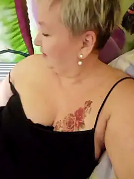 Snapshot of ForgetMeNot50 chatting on 02-21-25, 11:43 ForgetMeNot50 online show from 02-21-25, 11:43