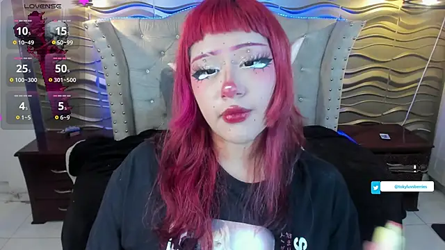 Snapshot of toky_doll chatting on 02-06-25, 08:34 toky doll online show from 02-06-25, 08:34