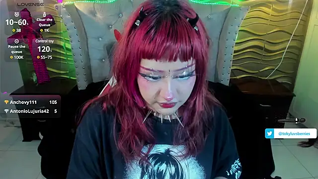 Snapshot of toky_doll chatting on 02-11-25, 11:12 toky doll online show from 02-11-25, 11:12