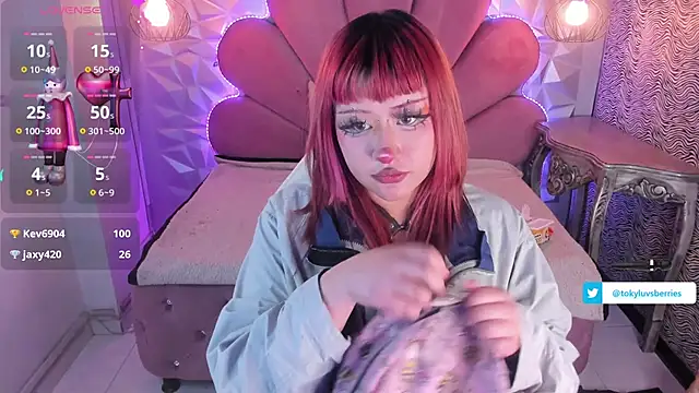 Snapshot of toky_doll chatting on 03-20-25, 12:08 toky doll online show from 03-20-25, 12:08